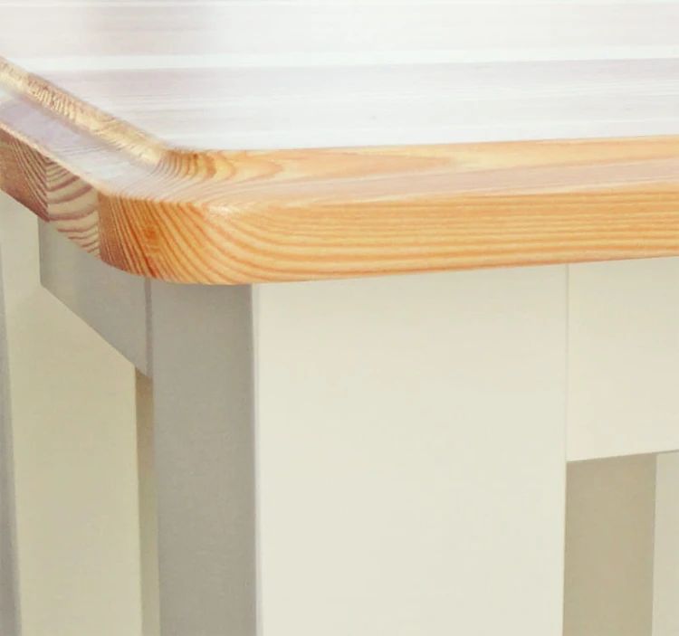 Taboret drewniany XL, kolor kryty ecru z blatem modrzew naturalny lakierowany